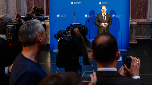 Foto: Olaf Scholz, Vizekanzler und Finanzminister, vor dem Mikrofon am Rande der Sitzung des Vermittlungsausschusses