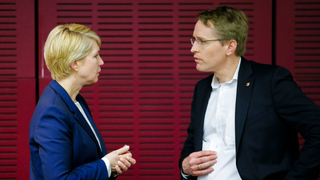 Foto: VA-Vorsitzende Manuela Schwesig im Gespräch mit Ministerpräsidenten des Landes Schleswig-Holstein, Daniel Günther