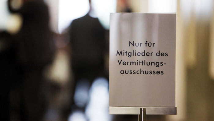 Foto: Hinweisschild "Nur für Mitglieder des Vermittlungsausschusses"