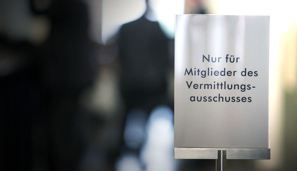 Foto: Hinweisschild "Nur für Mitglieder des Vermittlungsausschusses"