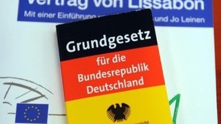 Foto: Broschüren des GG und des Lissabonvertrages Foto: Broschüren des GG und des Lissabonvertrages