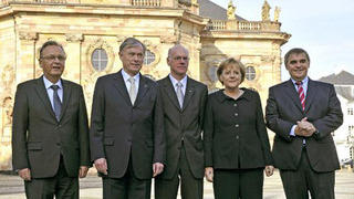Foto: Gruppenbild der Verfassungsorgane vor der Ludwigskirche Foto: Gruppenbild der Verfassungsorgane vor der Ludwigskirche