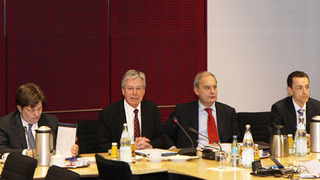 Foto: Blick in den Sitzungssaal Foto: Blick in den Sitzungssaal