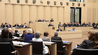 Foto: Blick in den Plenarsaal 