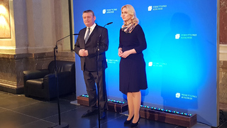 Foto: Manuela Schwesig und Hermann Gröhe vor der Pressewand Vermittlungsausschuss Foto: Manuela Schwesig und Hermann Gröhe vor der Pressewand Vermittlungsausschuss
