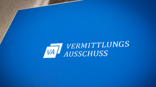 Logo des Vermittlungsausschuss auf blauem Hintergrund