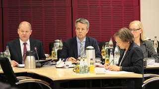 Olaf Scholz, Vorsitzender des VA, und Dr. Georg Kleemann, Geschäftsführer VA (v.l.n.r.)