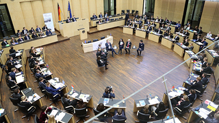 Foto: Blick in den Plenarsaal Foto: Blick in den Plenarsaal