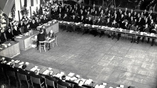 Foto: Blick in den Plenarsaal des Bundesrates während der 1. Sitzung am 7. September 1949 Foto: Blick in den Plenarsaal des Bundesrates während der 1. Sitzung am 7. September 1949