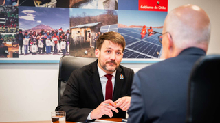 Foto: Bundesratspräsident Peter Tschentscher und der chilenische Minister für Energie, Diego Pardow. 