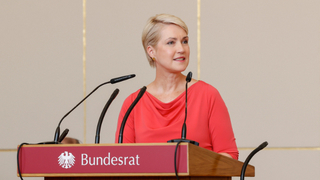 Foto: Bundesratspräsidentin Manuela Schwesig hält die Festrede Foto: Bundesratspräsidentin Manuela Schwesig hält die Festrede